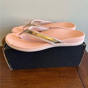 Vionic Tide flip flop Sandals in Pink Rose Gold 12